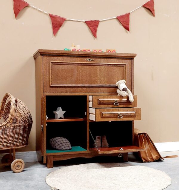 Vintage speelgoedkastje jongenskamer meidenkamer kinderkamer babykamer kinderkamermeubels vintagemeubels houtkleur uniek duurzaam Vintage speelgoedkastje jongenskamer meidenkamer kinderkamer babykamer kinderkamermeubels vintagemeubels houtkleur uniek duurzaam