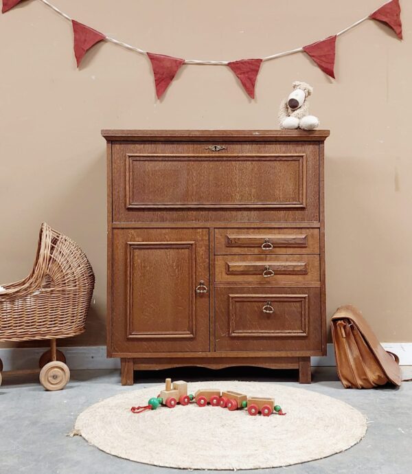 Vintage speelgoedkastje jongenskamer meidenkamer kinderkamer babykamer kinderkamermeubels vintagemeubels houtkleur uniek duurzaam Vintage speelgoedkastje jongenskamer meidenkamer kinderkamer babykamer kinderkamermeubels vintagemeubels houtkleur uniek duurzaam