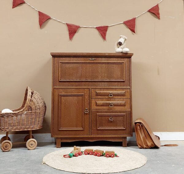 Vintage speelgoedkastje jongenskamer meidenkamer kinderkamer babykamer kinderkamermeubels vintagemeubels houtkleur uniek duurzaam Vintage speelgoedkastje jongenskamer meidenkamer kinderkamer babykamer kinderkamermeubels vintagemeubels houtkleur uniek duurzaam