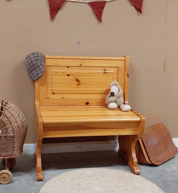 vintage klepbankje kinderbankje kinderkamer meidenkamer jongenskamer opbergplek vintagmeubel
