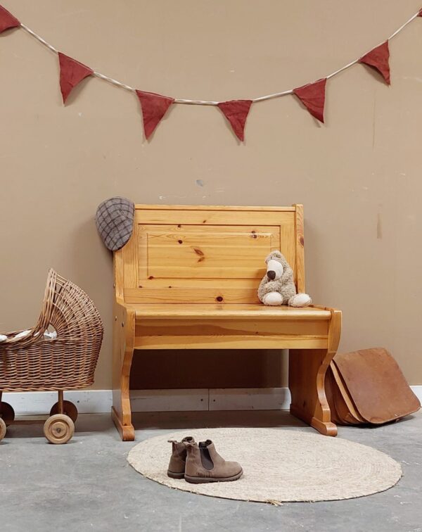 vintage klepbankje kinderbankje kinderkamer meidenkamer jongenskamer opbergplek vintagmeubel