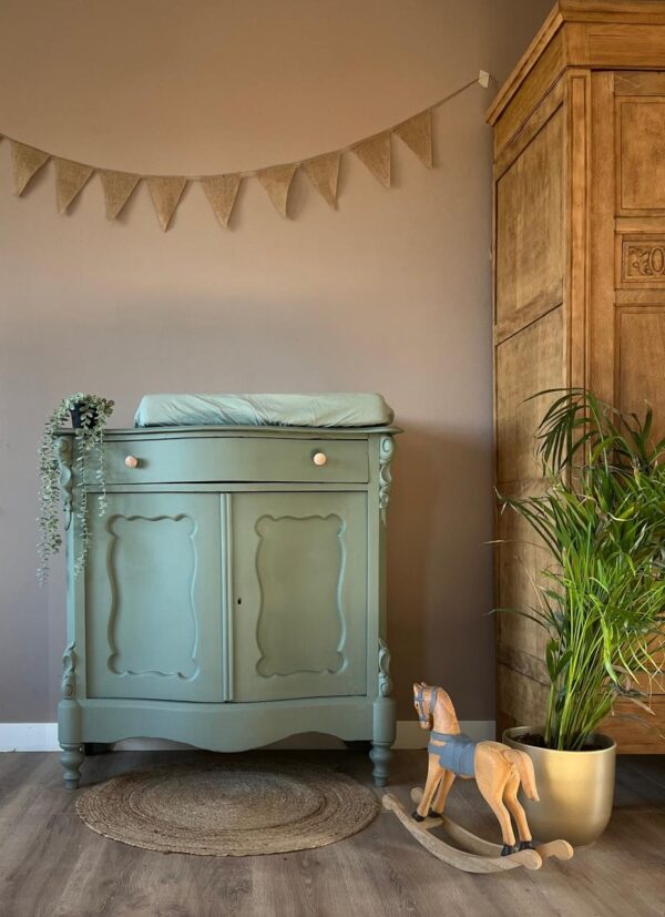 Vintage biedemeier commode/dressoir moonstone zachtgroen