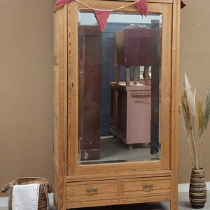 vintage demontabele eendeurskast spiegelkast kinderkamer babykamer vintage demontabele eendeurskast spiegelkast kinderkamer babykamer