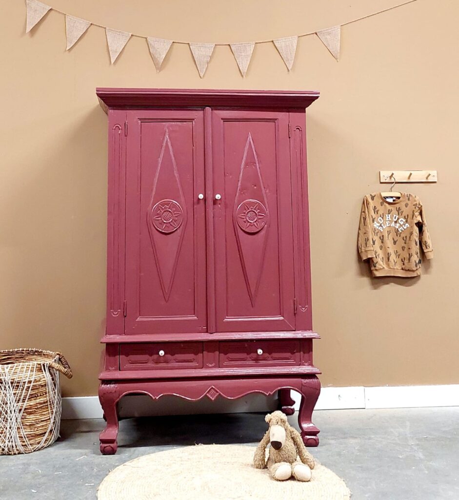 Vintage meidenkast Merlot Mania