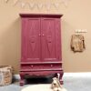 Brocante vintage meidenkast / speelgoedkast Merlot Mania