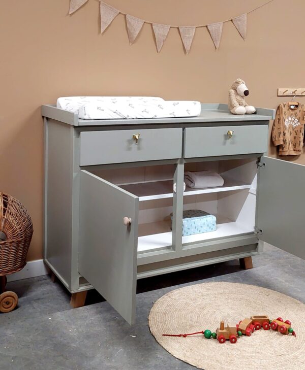 Vintage commode zachtgroen Vintage commode zachtgroen