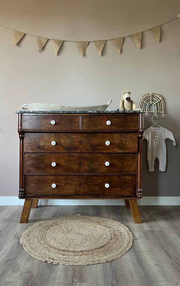 Commode marmer babykamer vintage