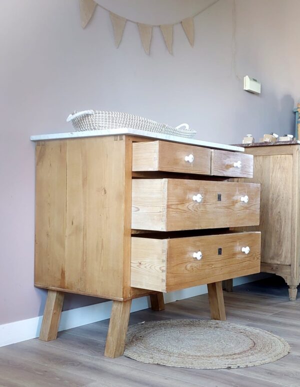 WhatsApp Image 2025-05-08 at 20.06.48 Commode wit marmer babykamer vintage