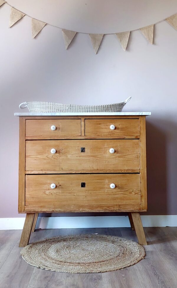 WhatsApp Image 2025-05-08 at 20.06.49 Commode wit marmer babykamer vintage