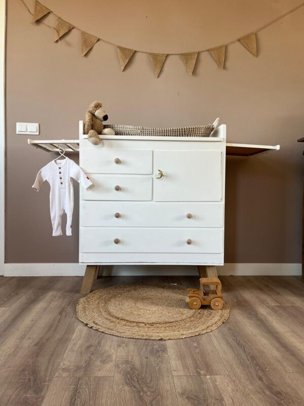 *GERESERVEERD* Vintage commode in de grondverf – kleur naar wens.