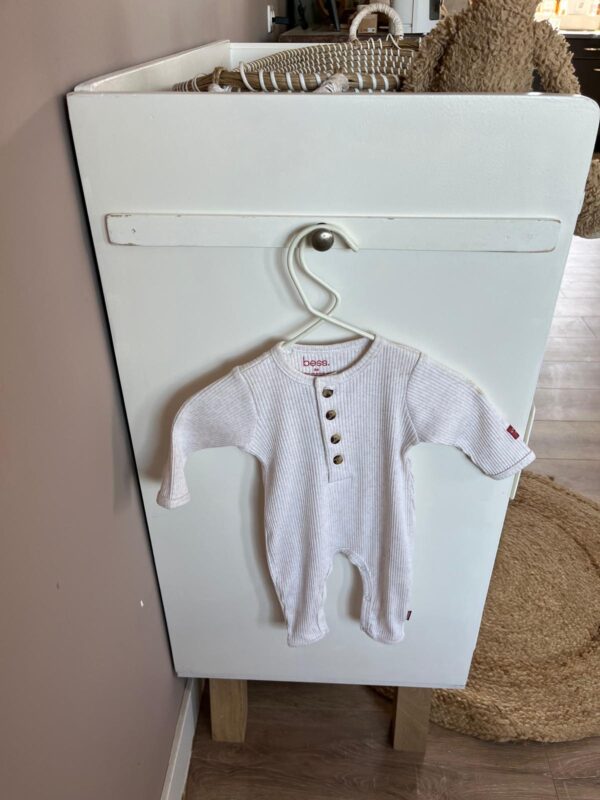 *GERESERVEERD* Vintage commode in de grondverf – kleur naar wens.