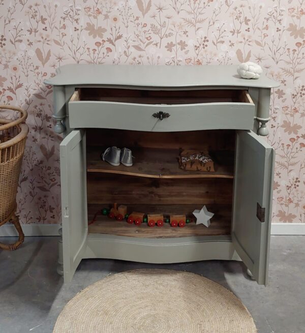 Vintage commode zachtgroen Vintage commode zachtgroen