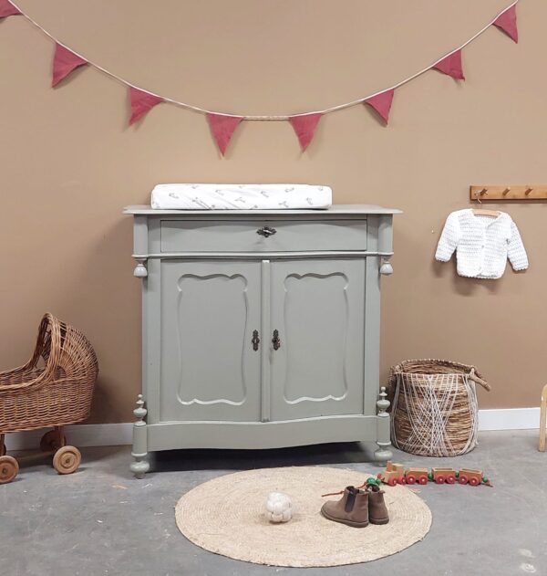 WhatsApp Image 2025-05-24 at 10.33.07 (1) *Gereserveerd* Vintage biedemeier commode/dressoir zachtgroen