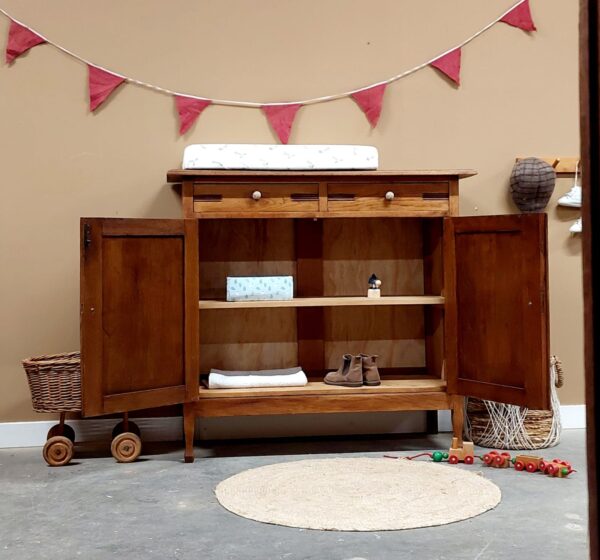Vintage commode uniek hout marmerenblad babykamer kinderkamer meidenkamer jongenskamer
