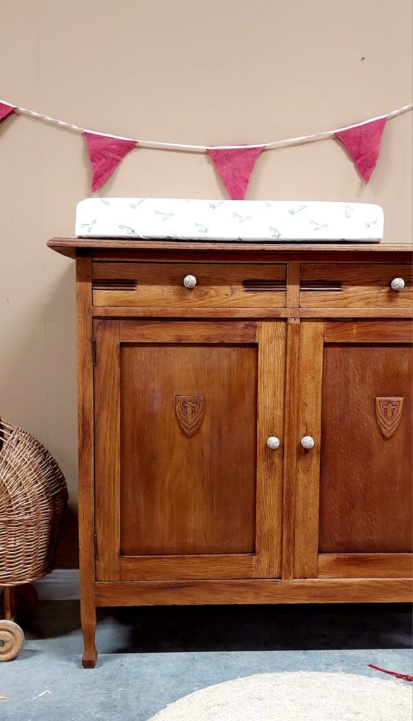 Vintage commode uniek hout marmerenblad babykamer kinderkamer meidenkamer jongenskamer