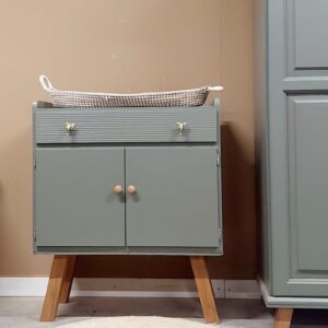 Vintage commode met bladvergroter groen