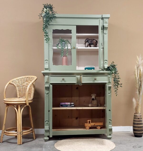 vintage brocante buffetkast servierskast woonkamerkast olijfgroen vitrinekast