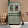 vintage brocante buffetkast servierskast woonkamerkast olijfgroen vitrinekast