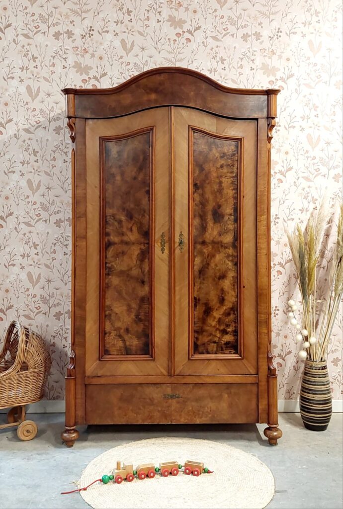 vintage speelgoedkast art deco duurzaam antiek linnenkast woonkamerkast kledingkast hout uniek kinderkamer babykamer