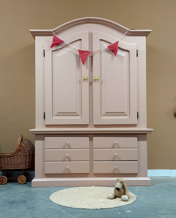 Vintage kledingkast meidenkamerkast zachtroze lades babykamer uniek duurzaam Vintage kledingkast meidenkamerkast zachtroze lades babykamer uniek duurzaam