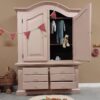 Vintage kledingkast meidenkamerkast zachtroze lades babykamer uniek duurzaam Vintage kledingkast meidenkamerkast zachtroze lades babykamer uniek duurzaam