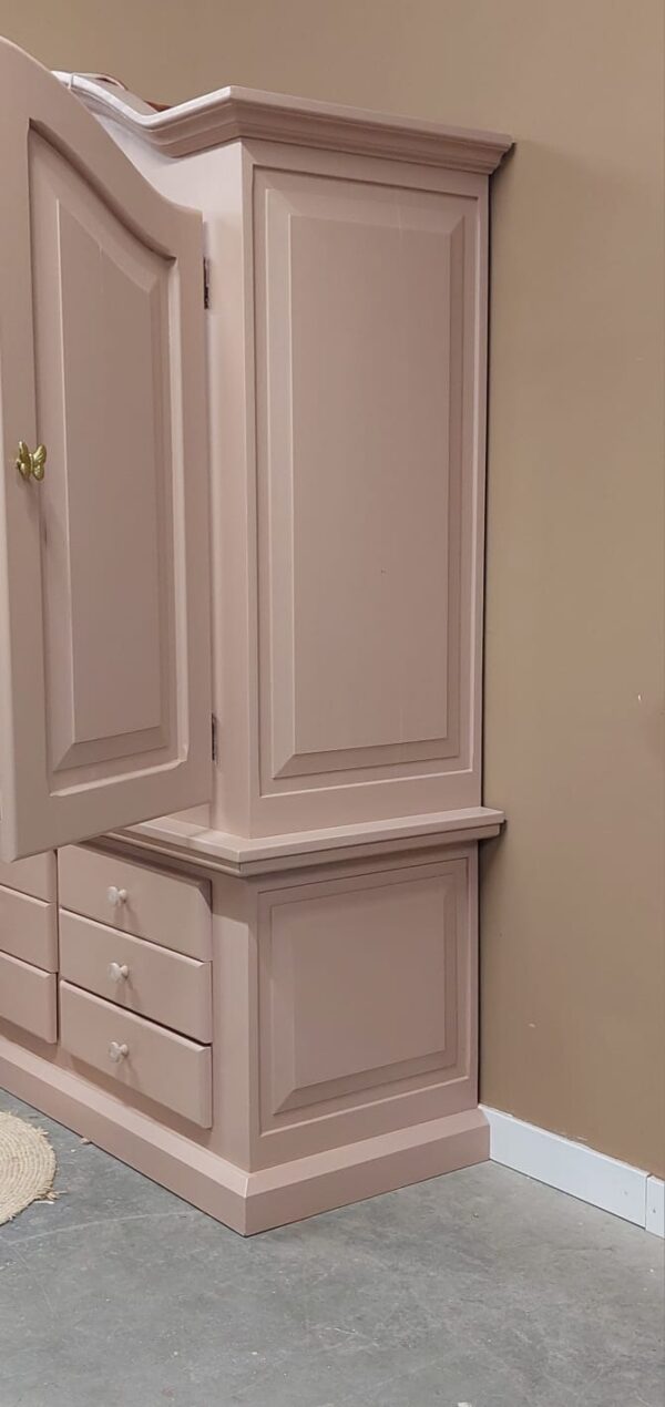 Vintage kledingkast meidenkamerkast zachtroze lades babykamer uniek duurzaam Vintage kledingkast meidenkamerkast zachtroze lades babykamer uniek duurzaam