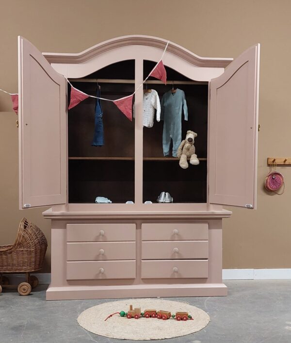 Vintage kledingkast meidenkamerkast zachtroze lades babykamer uniek duurzaam Vintage kledingkast meidenkamerkast zachtroze lades babykamer uniek duurzaam