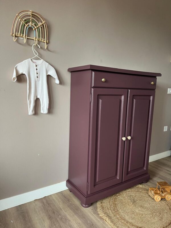 WhatsApp Image 2025-08-16 at 15.39.17 (4) Vintage speelgoedkastje Brinjal halkast kast