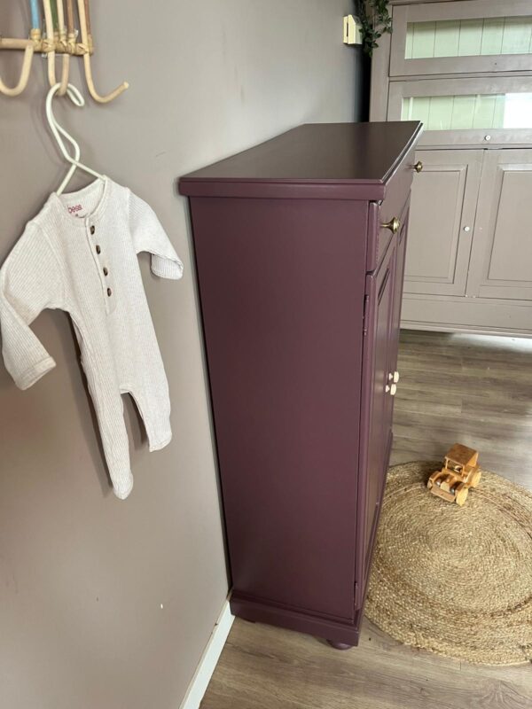 WhatsApp Image 2025-08-16 at 15.39.17 (5) Vintage speelgoedkastje Brinjal halkast kast