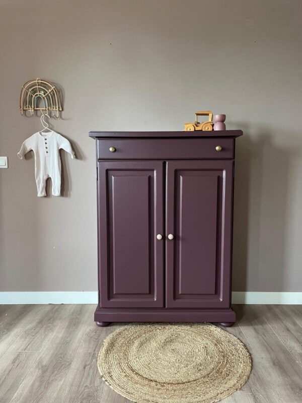 Vintage speelgoedkastje Brinjal halkast kast Vintage speelgoedkastje Brinjal halkast kast kinderkamer