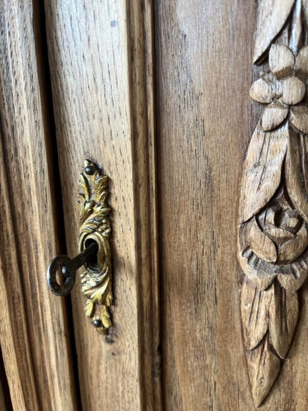 WhatsApp Image 2025-08-22 at 13.06.20 (5) Vintage houtkleur eiken commode met marmeren blad