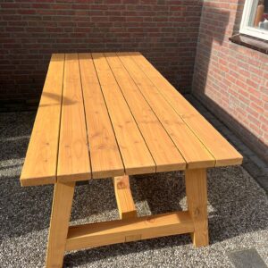 Tuintafel douglashout handgemaakt