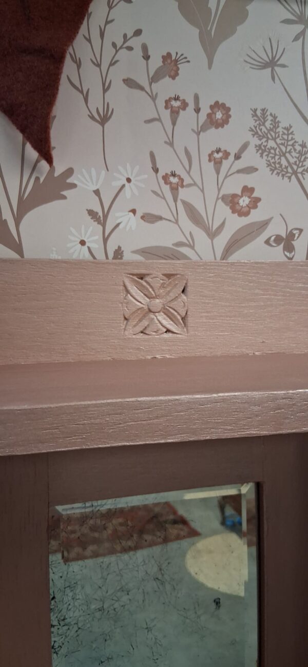 Vintage hangkastje / kapstok / kledingkastje in de kleur Metallic Rose Gold