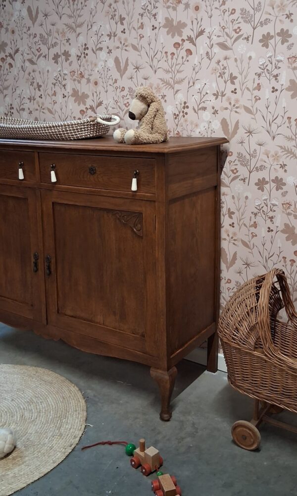 Commode marmer babykamer vintage kinderkamer dressoir hout uniek slaapkamer