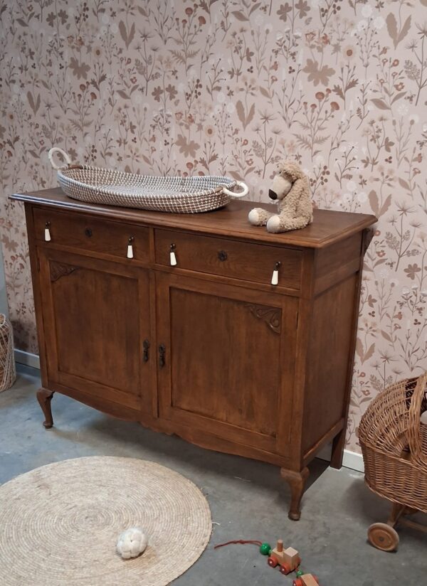 Commode marmer babykamer vintage kinderkamer dressoir hout uniek slaapkamer
