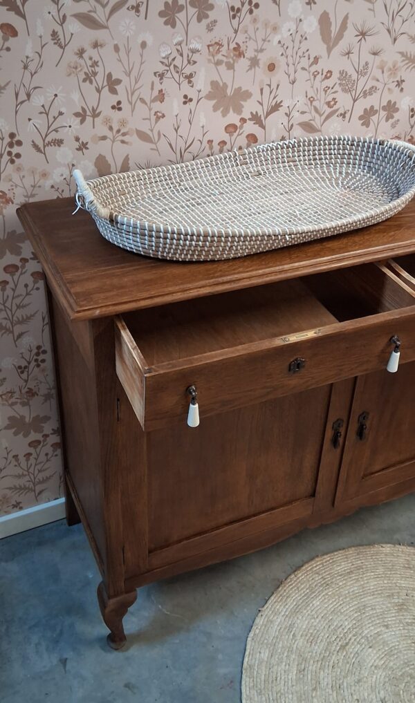 Commode marmer babykamer vintage kinderkamer dressoir hout uniek slaapkamer