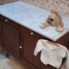 Vintage commode met wit marmerenblad “Lois”