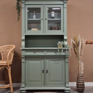 vintage brocante buffetkast servierskast woonkamerkast olijfgroen vitrinekast