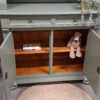 vintage brocante buffetkast servierskast woonkamerkast olijfgroen vitrinekast