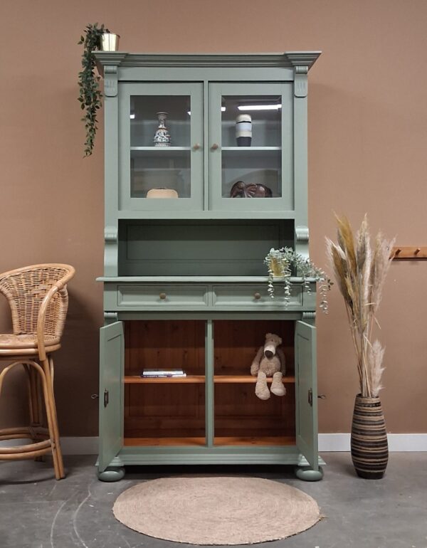 vintage brocante buffetkast servierskast woonkamerkast olijfgroen vitrinekast