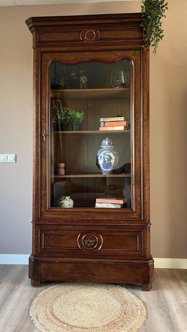 WhatsApp Image 2025-10-24 at 13.48.47 (3) Louis-philippe Boekenkast Vitrinekast