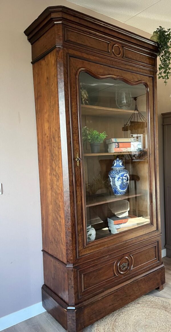 WhatsApp Image 2025-10-24 at 13.48.47 (5) Louis-philippe Boekenkast Vitrinekast
