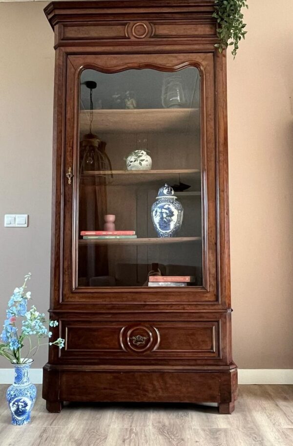 WhatsApp Image 2025-10-24 at 14.30.01 (1) Louis-philippe Boekenkast Vitrinekast