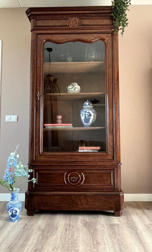 WhatsApp Image 2025-10-24 at 14.30.01 (1) Louis-philippe Boekenkast Vitrinekast