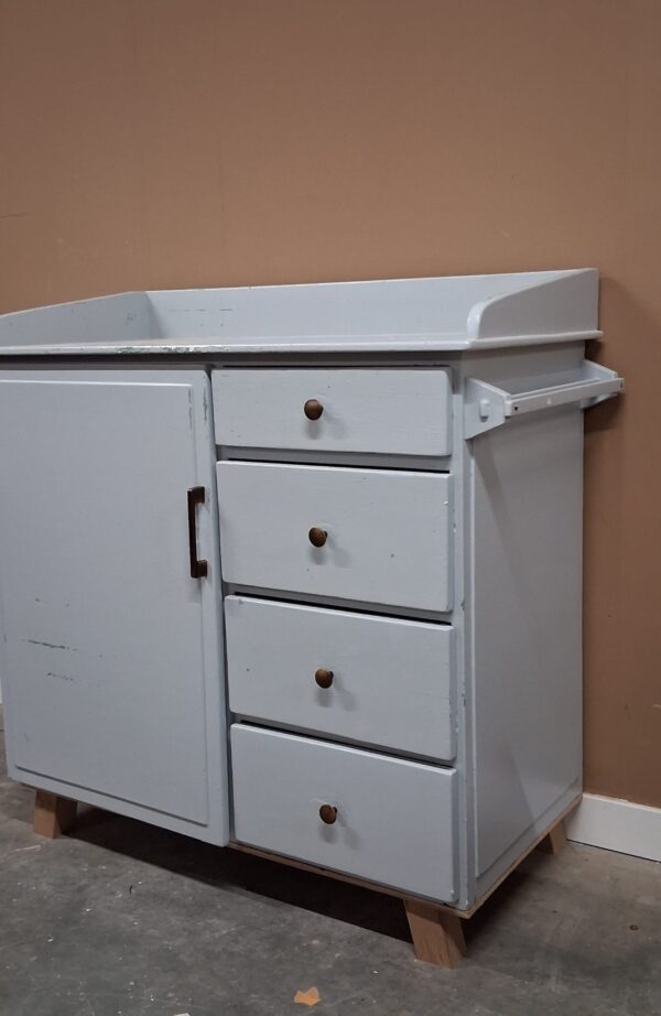 vintage commode babykamer, vintage kast kinderkamer