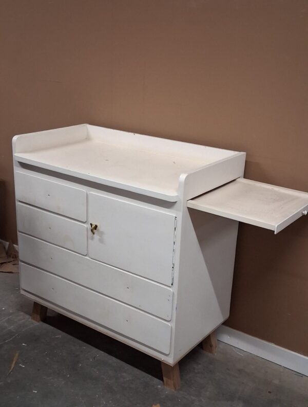 vintage commode babykamer, vintage kast kinderkamer