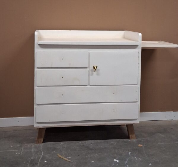 vintage commode babykamer, vintage kast kinderkamer
