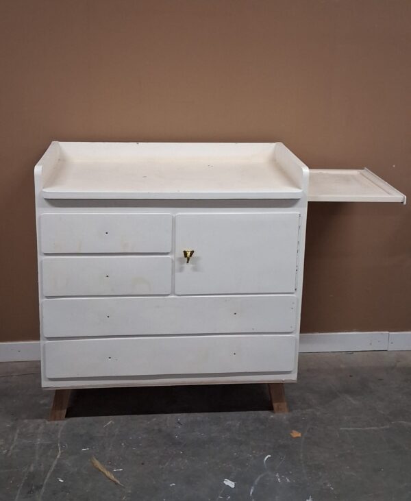 vintage commode babykamer, vintage kast kinderkamer