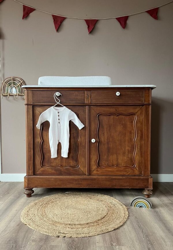 Vintage houtkleur commode met wit marmerenblad