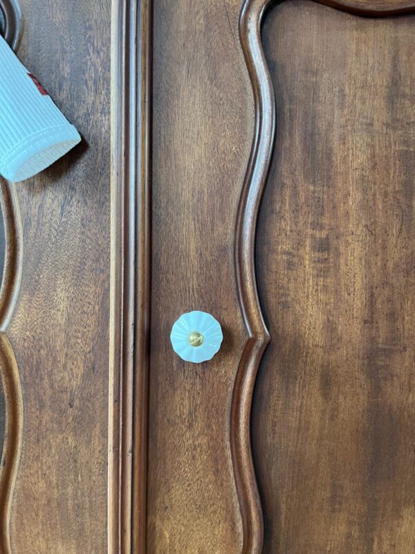 Vintage houtkleur commode met wit marmerenblad